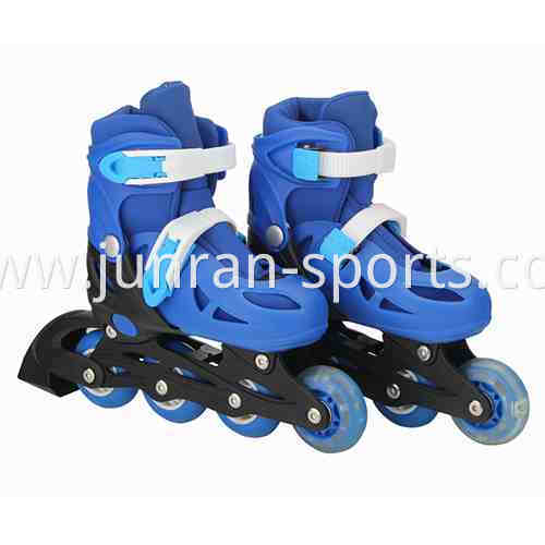 Telescopic roller skating shoes